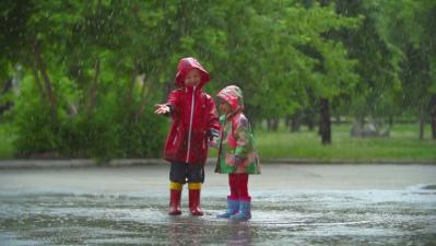 Nature Games and Other Strategies to Keep Young Hikers Happy